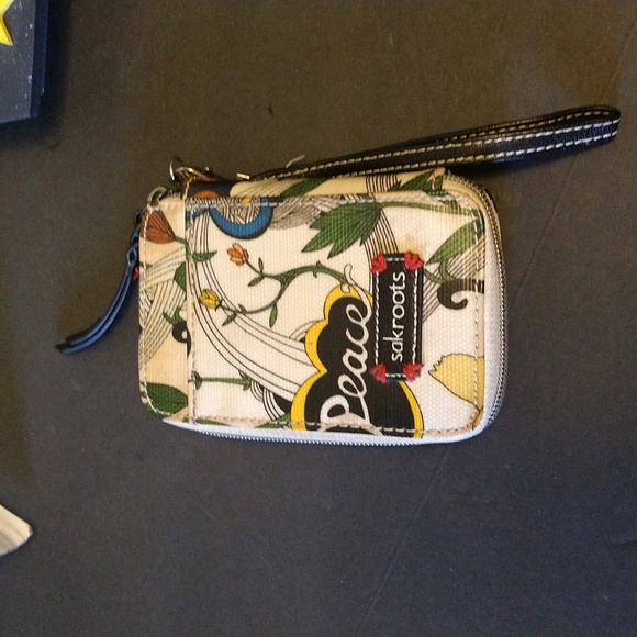 GUC. Sakroots wristlet/wallet. - Picture 2 of 12